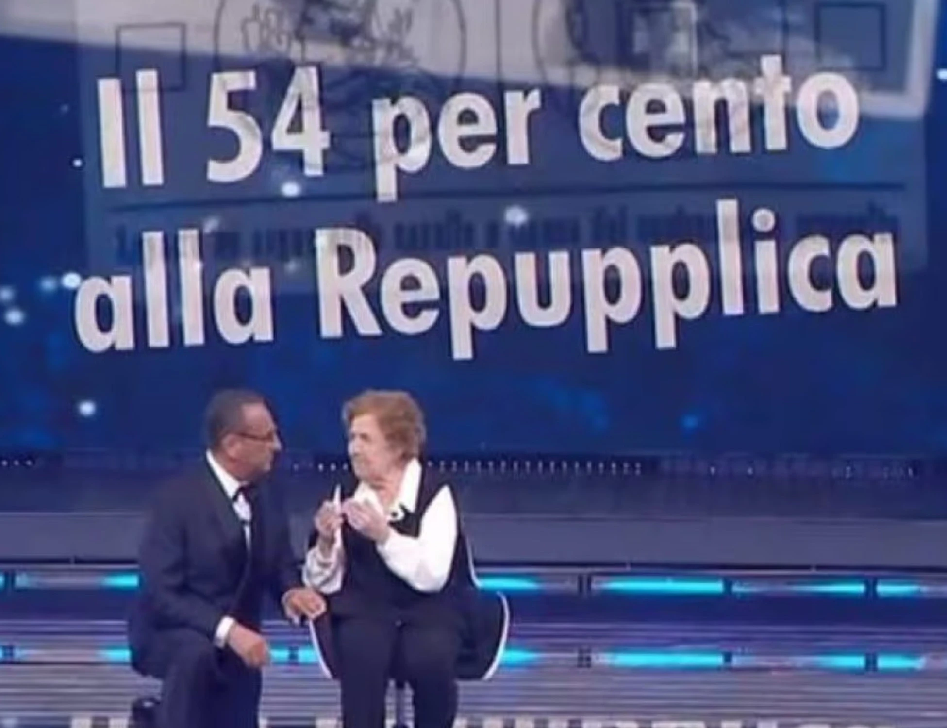 Sanremo 2026, clamorosa gaffe: Repubblica? Non proprio: alle spalle di Conti...