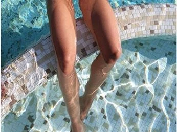 Federica Pellegrini, la foto in bikini che fa esplodere i fan: gambe infinite, ma occhio al seno