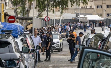 Ceuta, "Allah Akbar" e l'attacco ai poliziotti: immigrati fuori controllo