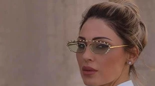Anna Tatangelo, sotto la camicetta niente: décolleté esplosivo, per "Guapo" look da cardiopalma
