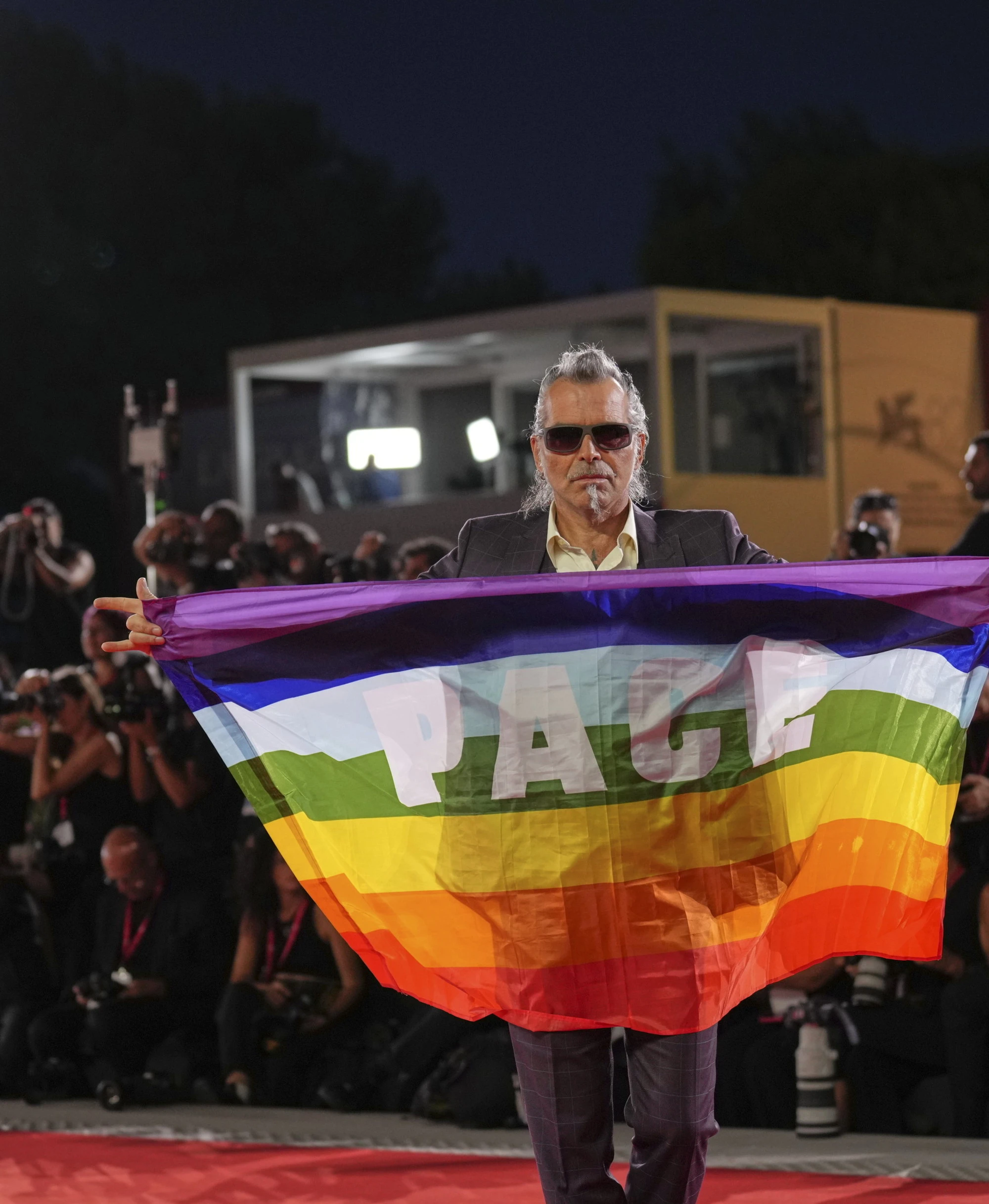 Piero Pelù attacca Meloni e governo: "Quando si indigna"
