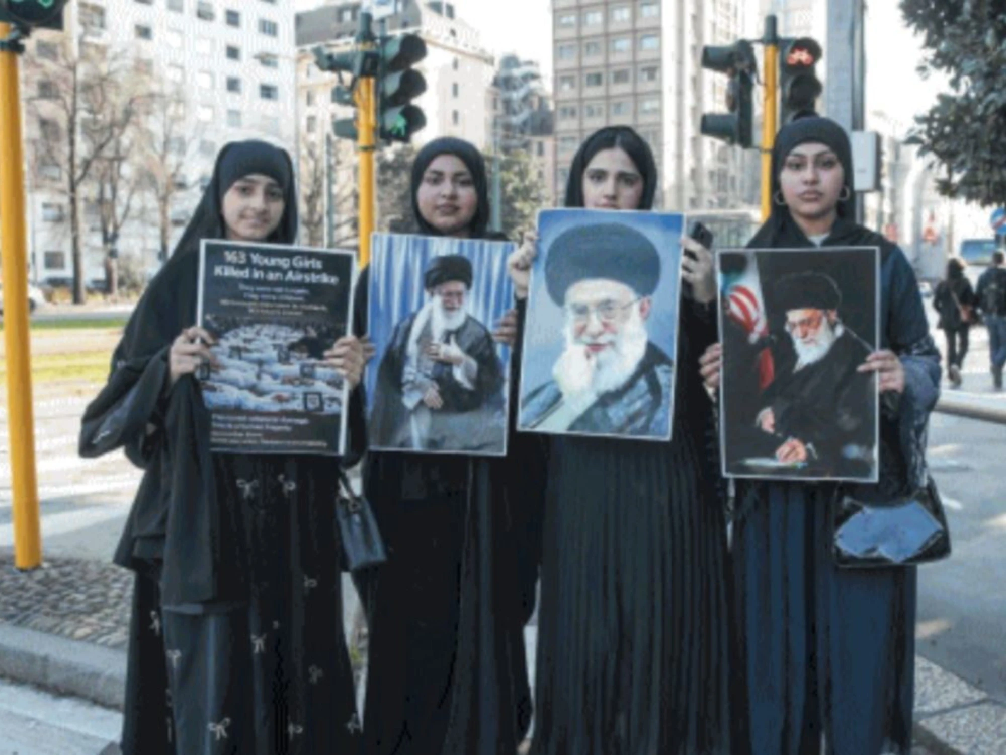 Le tifose degli ayatollah sono sbarcate a Milano