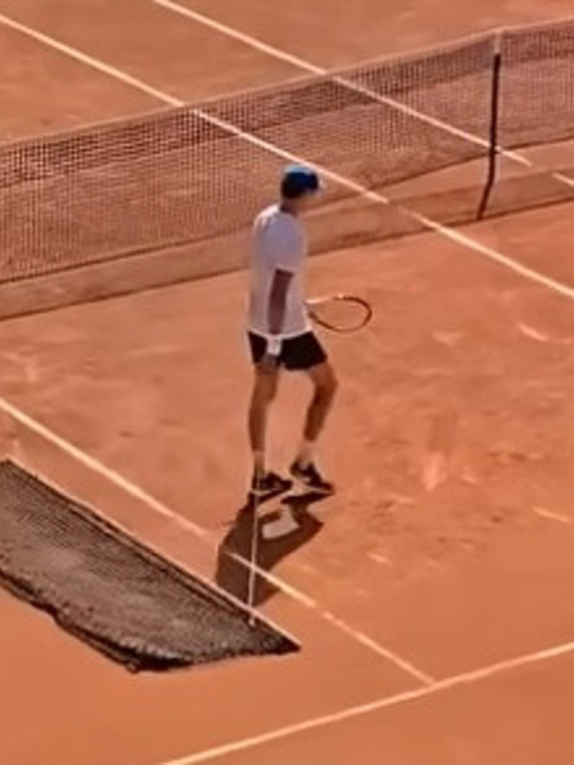 Jannik Sinner, come sistema la rete: il gesto che dice tutto