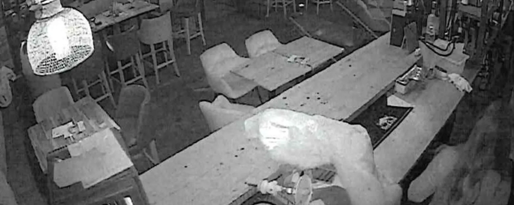 "Mandateci anche le vostre di fatture": altro insulto all'Italia