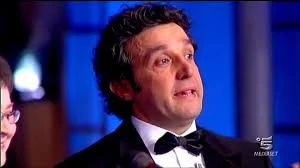 Rai, torna Affari Tuoi con Flavio Insinna: riprende lo scontro con Striscia la Notizia e Antonio Ricci
