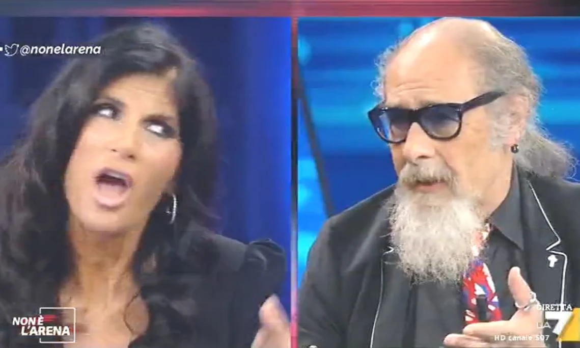 Non è l'arena, Roberto D'Agostino attacca Pamela Prati: "O è una cretina o...". Che cosa le dice in faccia