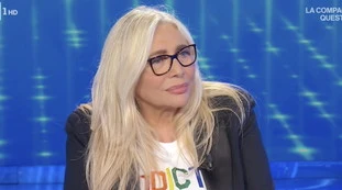 Domenica In, Mara Venier: "Al fianco degli omosessuali, bisognava avere coraggio ai tempi", stoccata a Fedez?