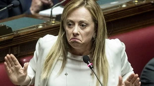 Giorgia Meloni  dopo il Consiglio Ue: "Conte parla per un minuto, si vergogna anche lui". Odg di FdI: salta la maggioranza?