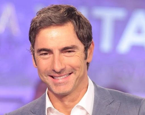 L&apos;eredità, Carlo Conti meteora: clamoroso in Rai, chi gli soffia la conduzione