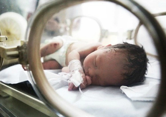 Cina, bebè dichiarato morto si risveglia prima di essere cremato