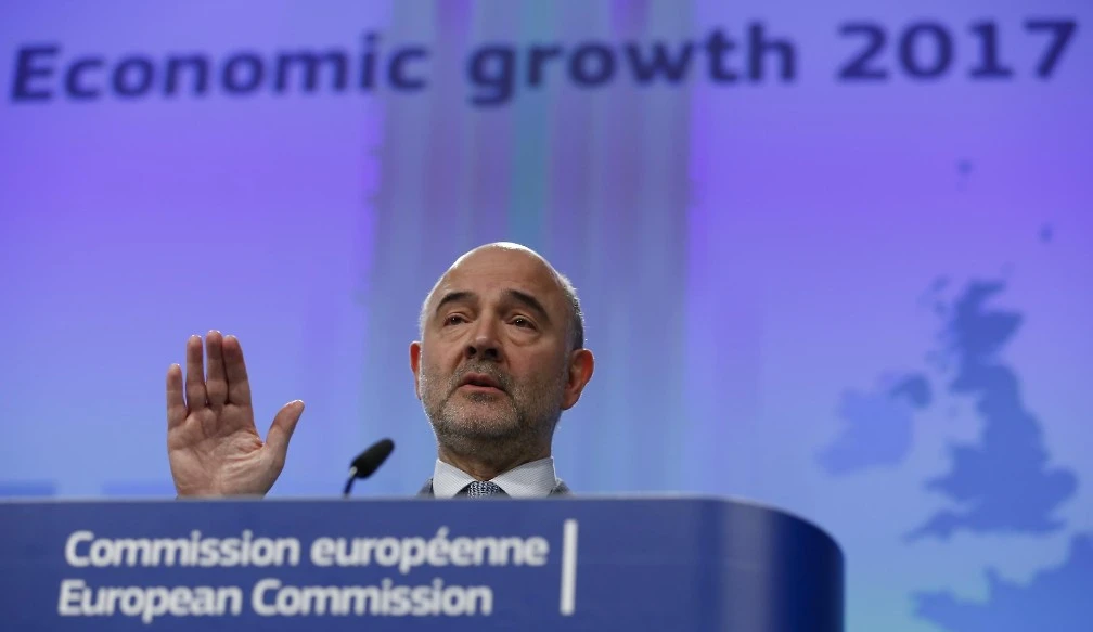 L'allarme di Moscovici sulle elezioni: "Italia rischio politico per l'Ue"