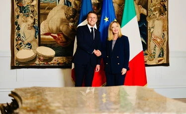 "Grazie Meloni": Macron fa rosicare la sinistra