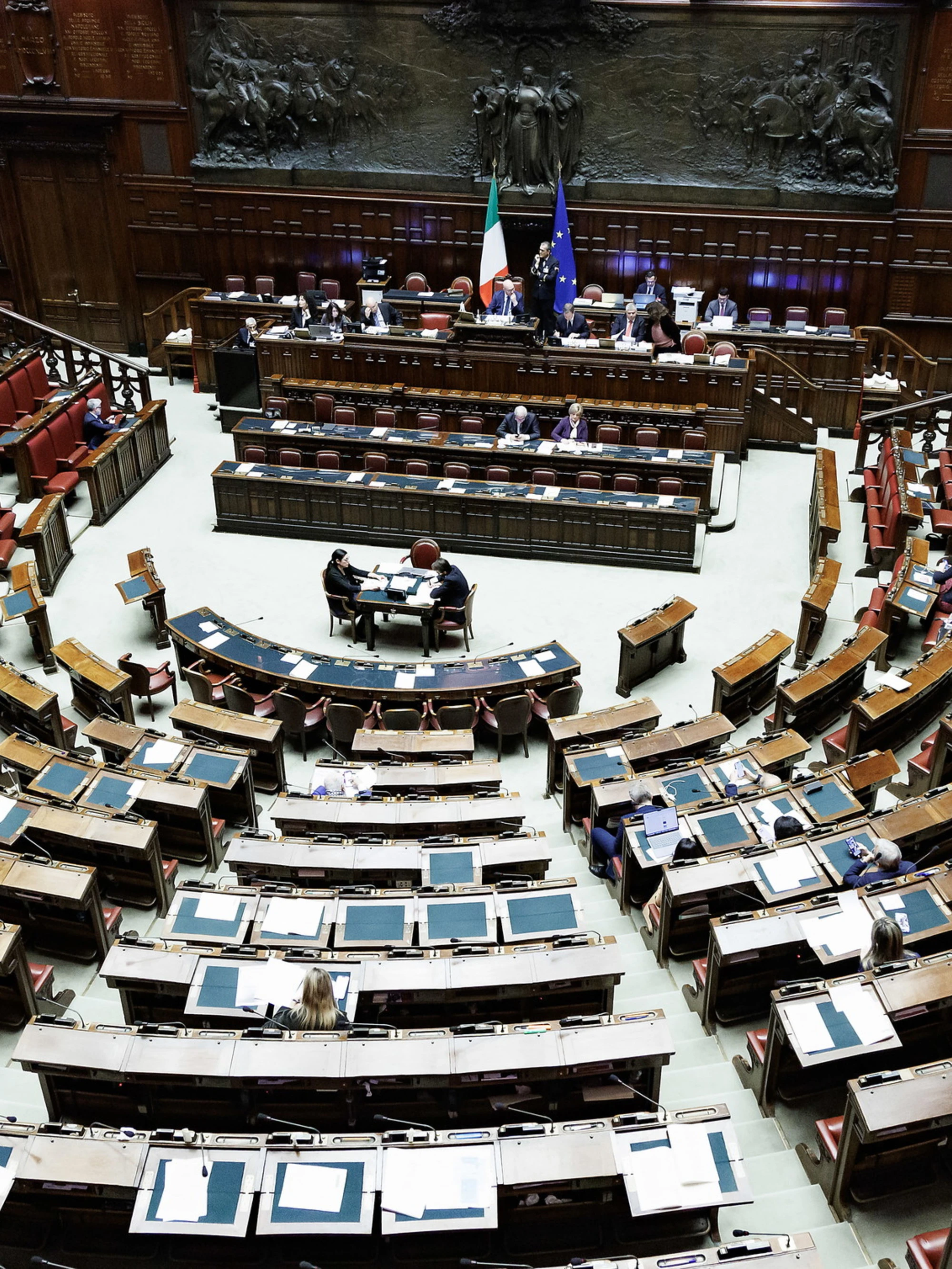 Consiglio Ue, sì alla risoluzione di maggioranza dopo una giornata di "guerriglia" in aula