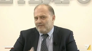 Franco Bechis contro Giuseppe Conte: "Un ometto, una tragica macchietta. Nemmeno una parola sui 993 morti di ieri"