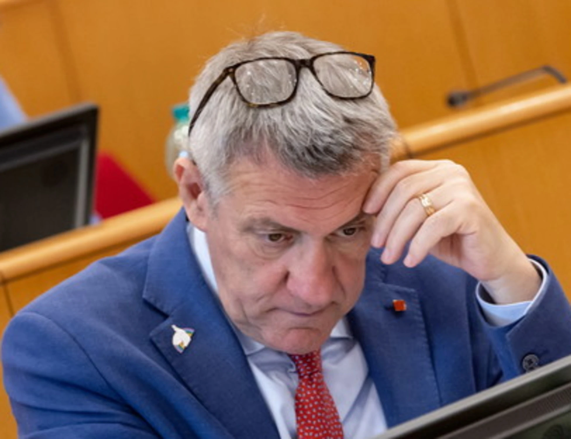 Maurizio Landini, ritirata e umiliazione: com'è costretto a supplicare i nemici