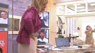 Uomini e Donne, Tina Cipollari umilia Gemma Galgani: "Quelli non esistono". Il caos, deve intervenire la De Filippi