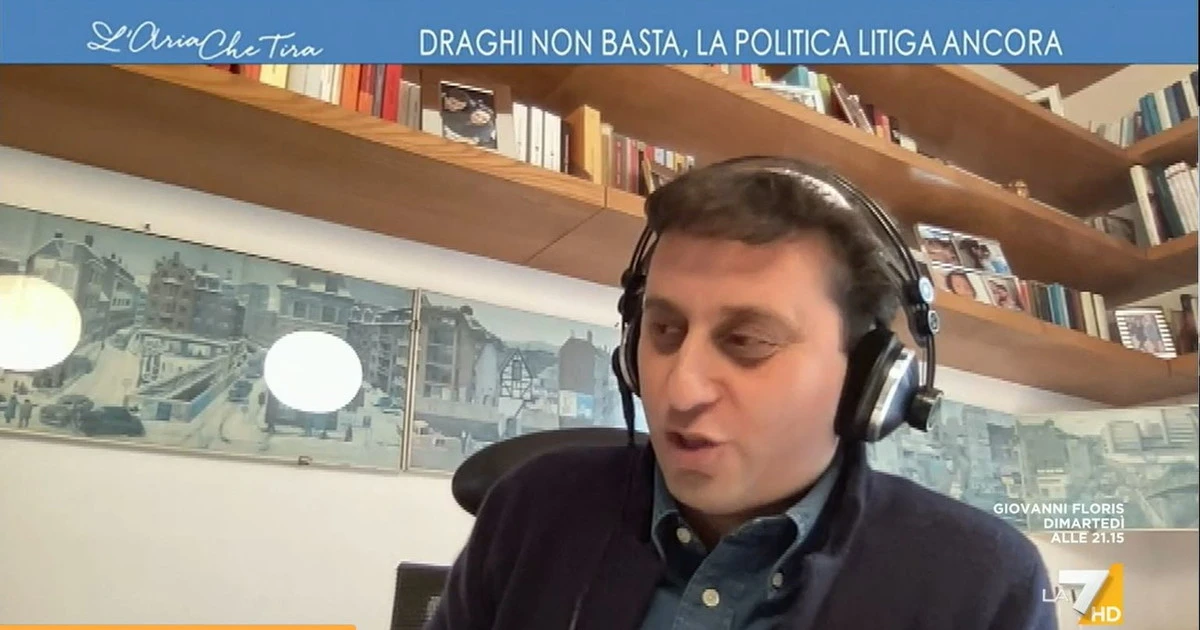 L'Aria Che Tira, lo sfottò di David Parenzo a Matteo Salvini: "Cosa è andato a firmare"