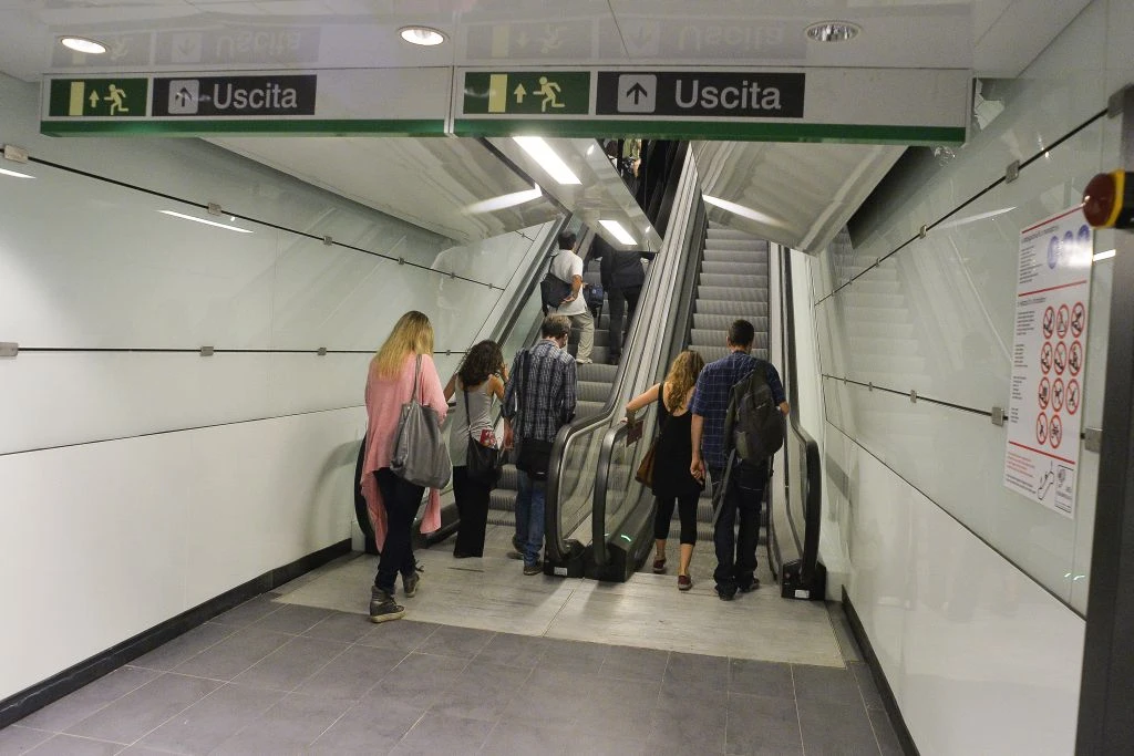 GUASTI E INCIDENTI SCALE MOBILI METRO ROMA, 4 MISURE CAUTELARI