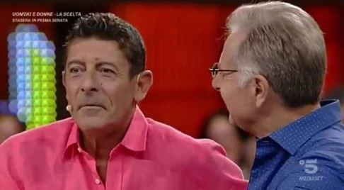 Avanti un altro, colpi di fucile in studio: lo sconcerto di Paolo Bonolis e Luca Laurenti, aprono il fuoco