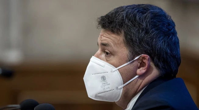 Matteo Renzi verso il Quirinale: "Mattarella non ci ha fermati, va portata la soluzione". Conte, ore contate
