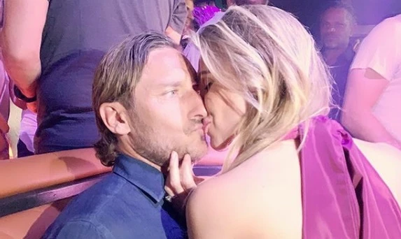 Ilary Blasi e Francesco Totti, indiscrezione sulla sit-com: spuntano due super-ospiti, i nomi