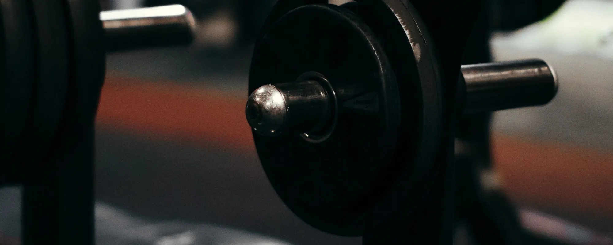 Lite in sala pesi per la panca: in palestra finisce in disgrazia