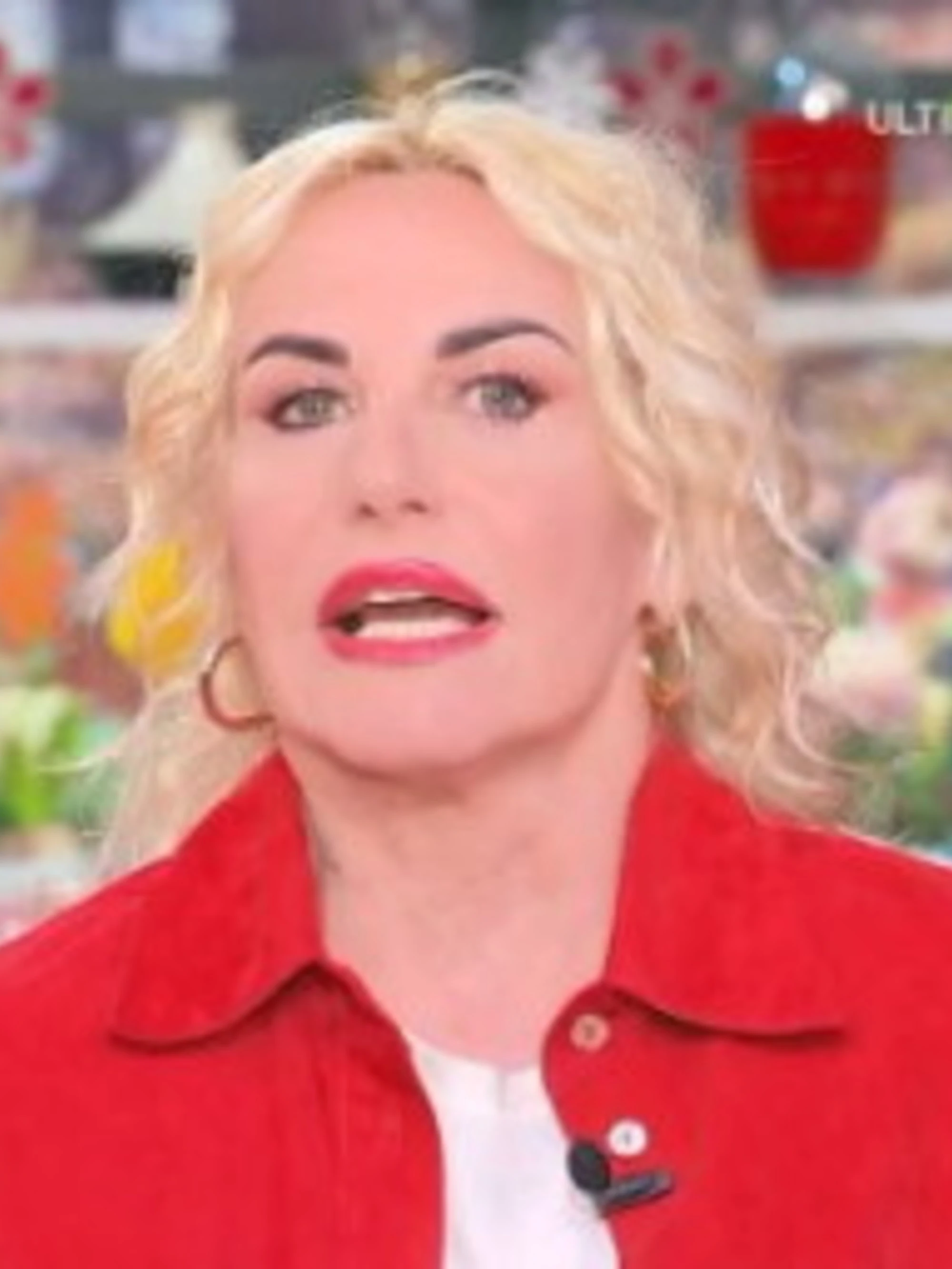 Antonella Clerici travolta dagli insulti: "Torna in cucina!", la frase che scatena il linciaggio