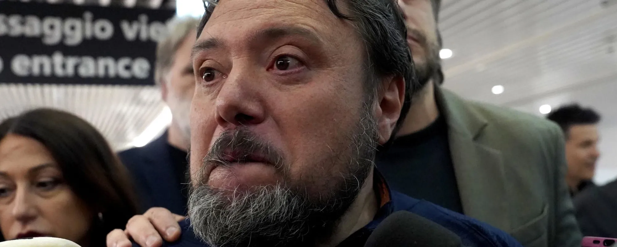 La follia del grillino: "Atto fascista". Deriso da Rita Dalla Chiesa