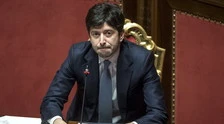 Coronavirus, Roberto Speranza è preoccupato: "Casi in aumento nel mondo, tutelare l'Italia" 