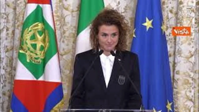 La capitana nazionale femminile di calcio Girelli si commuove mentre parla davanti a Mattarella