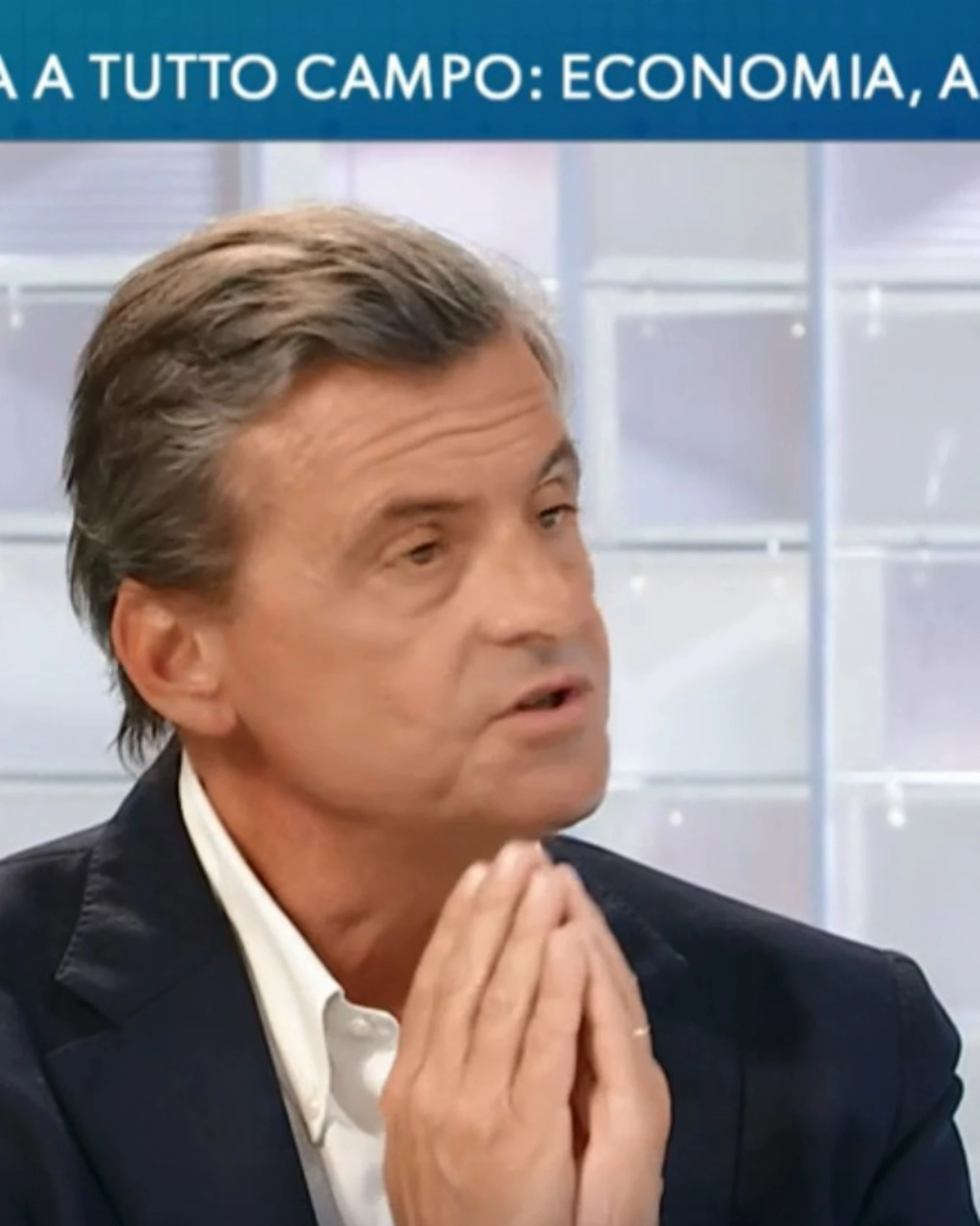 L'aria che tira, Carlo Calenda spiana il Pd di Bologna: "Siete deficienti"