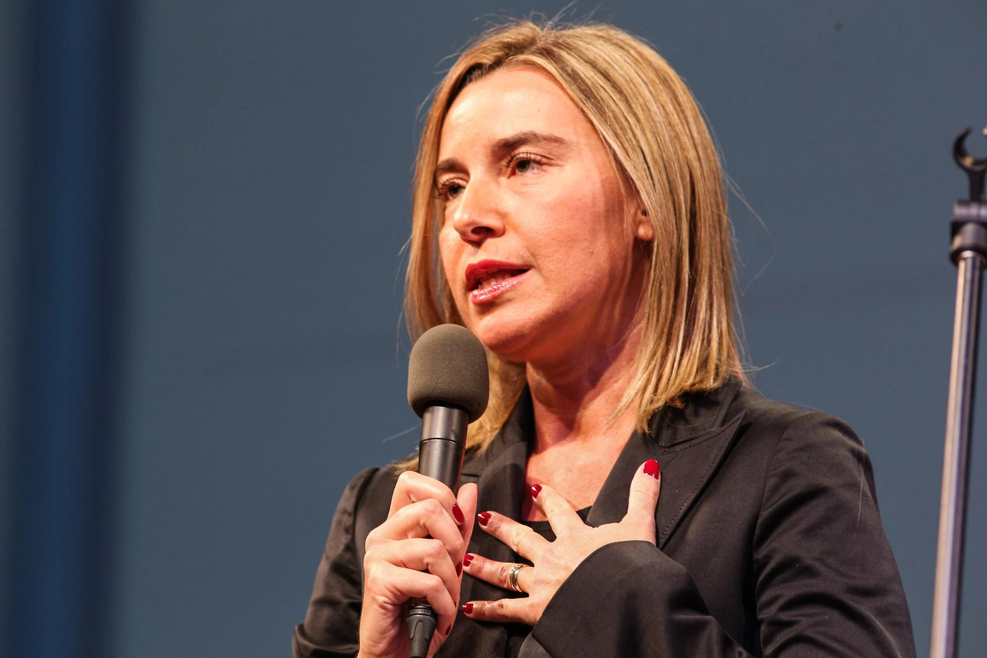 Federica Mogherini e le Pd all'Unione europea sputtanate: "Di cosa vi siete occupate per 5 anni"