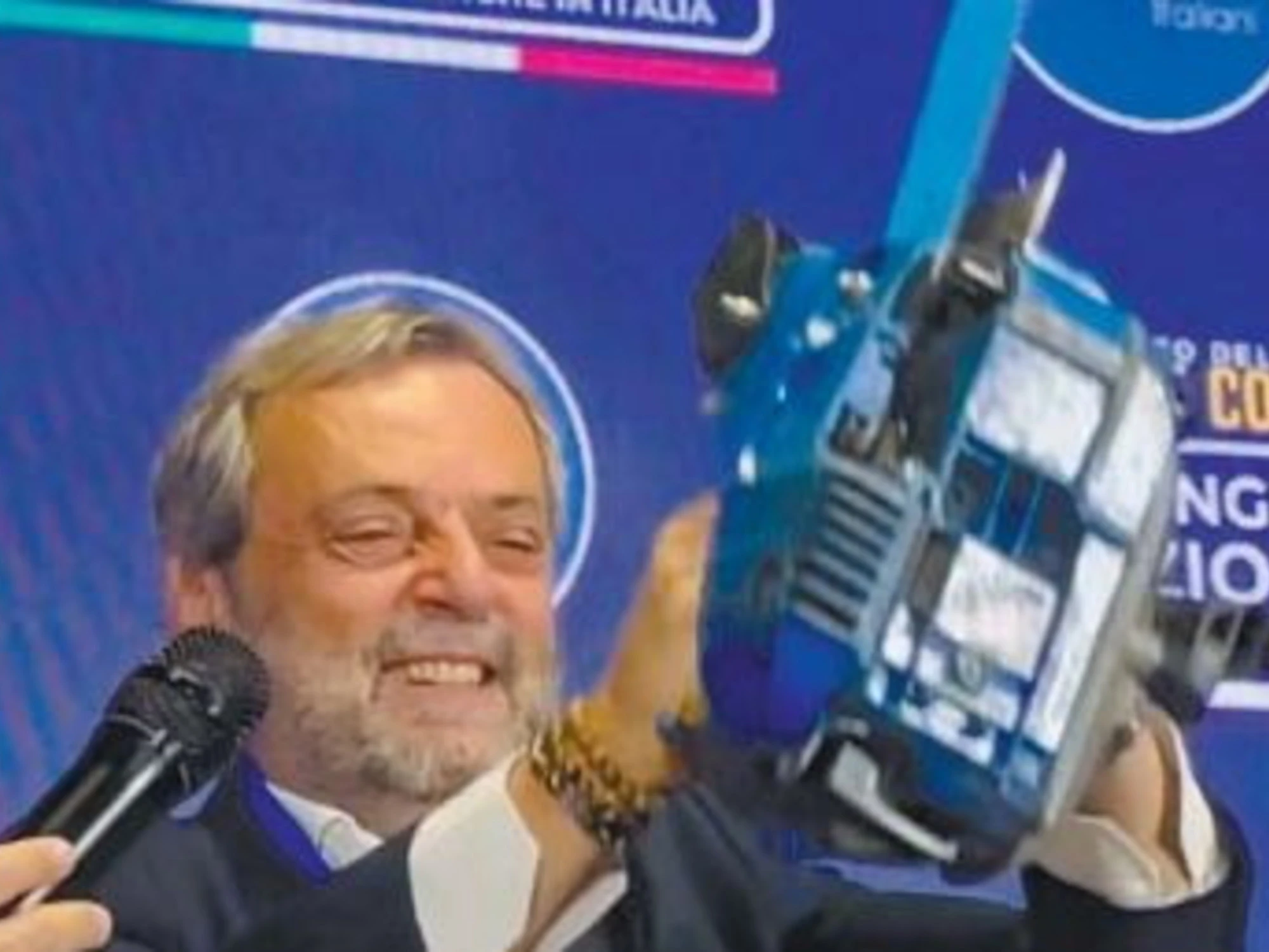 Nasce il partito della motosega