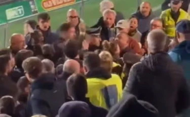 Gianluca Rocchi aggredito sugli spalti: scortato fuori dallo stadio