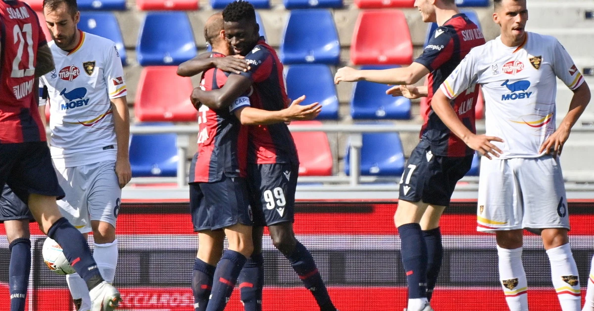 Serie A, gol e brividi tra Bologna e Lecce: Barrow al '93 mette nei guai i pugliesi con un piede in B