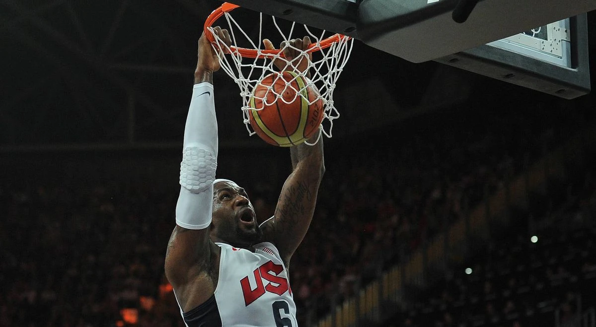 NBA. KING JAMES TRASCINA I LAKERS, OK BUCKS, KNICKS E MAGIC