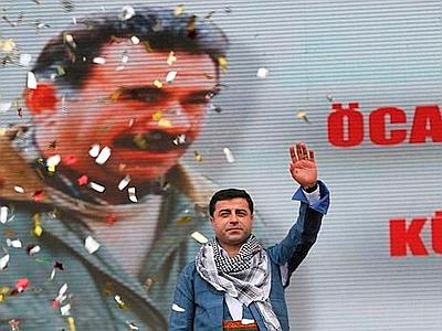 Turchia, Ocalan ai ribelli Pkk: "Ritiratevi oltre i confini e abbandonate le armi"