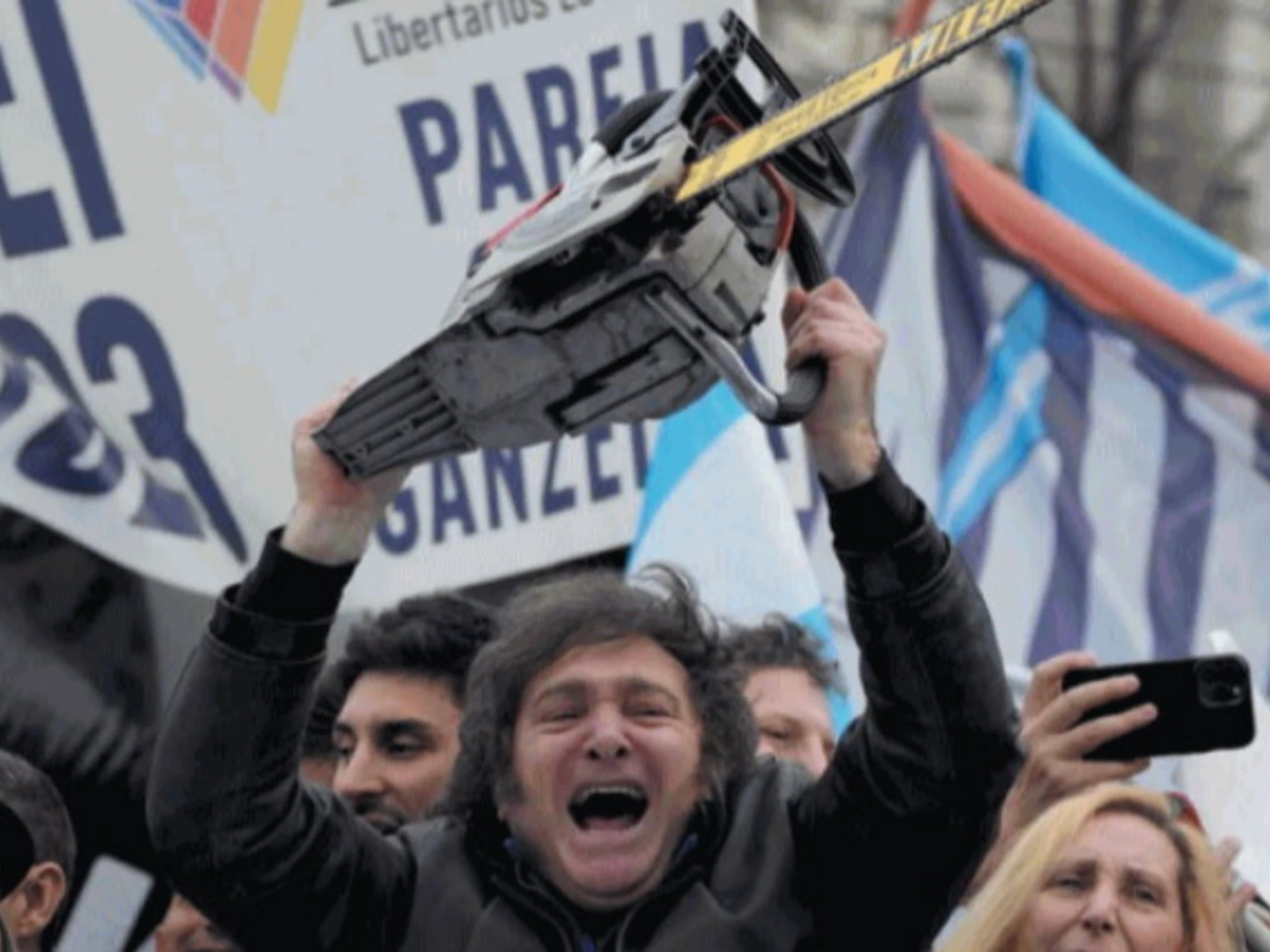 Ai compagni arrivano schiaffi da tutte le parti