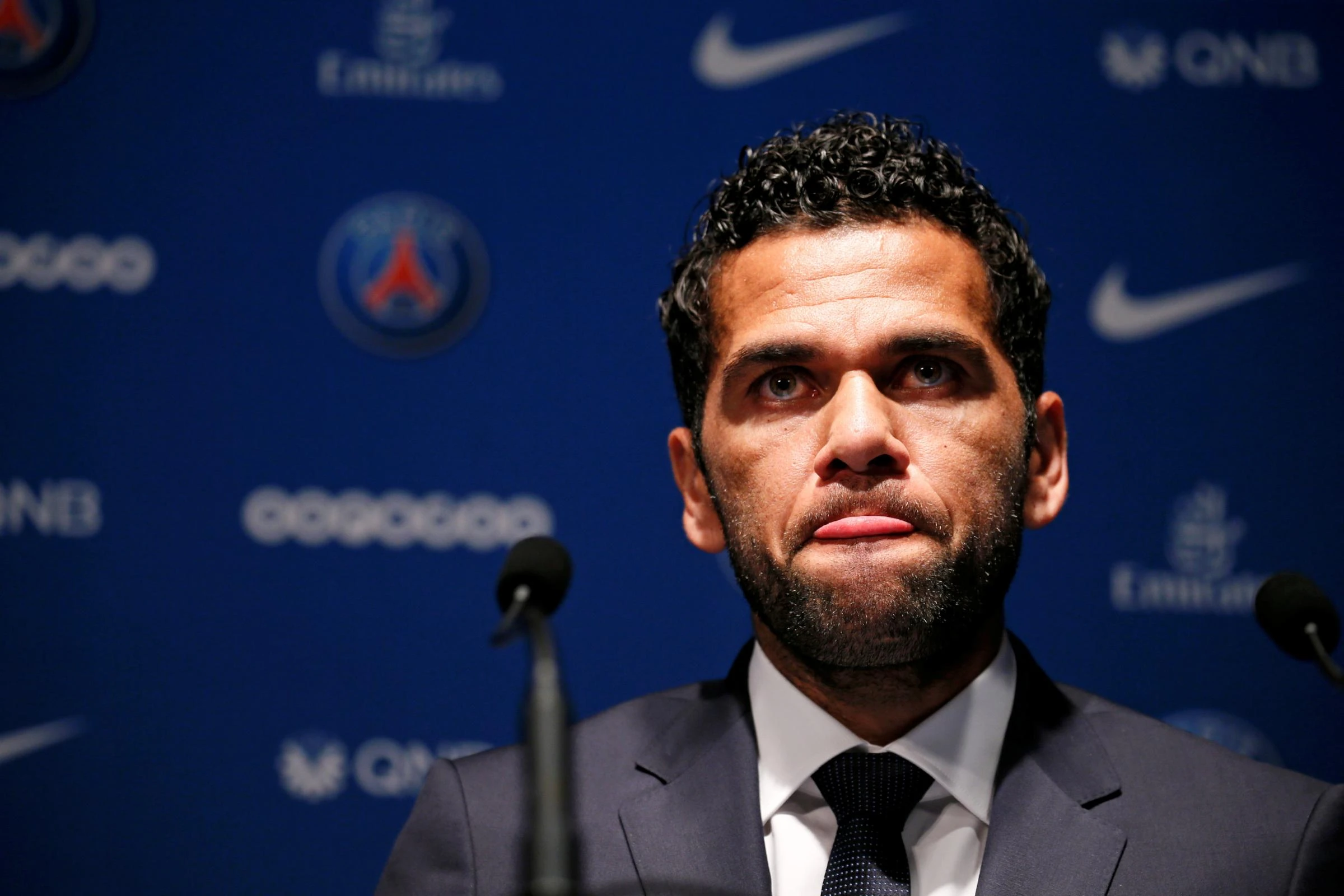 Davide Astori, le parole glaciali di Dani Alves: "Sono addolorato per la famiglia, ma muoiono anche tanti bambini di fame"