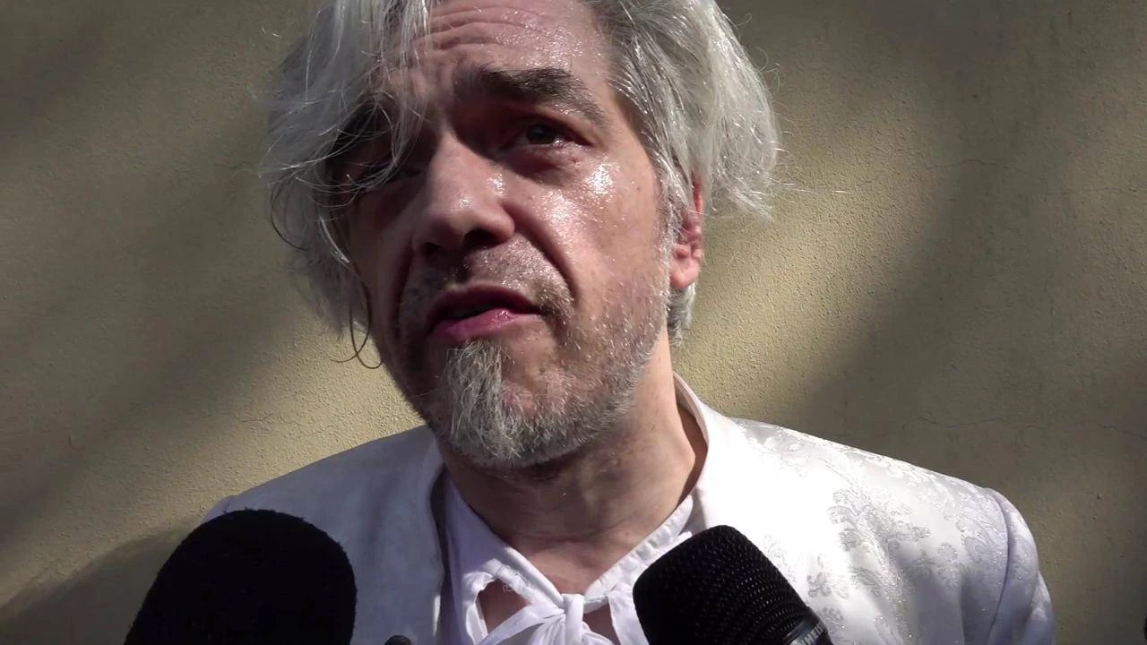 Morgan senza pace, brutta storiaccia di soldi: "Chi mi deve tanti quattrini"
