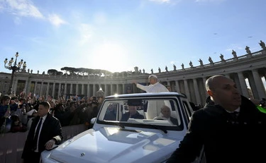 Papa Leone, sorpresa a San Pietro: dove si spinge in papamobile