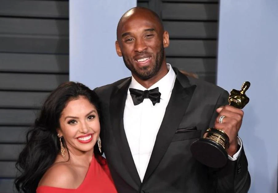 Kobe Bryant, patto con la moglie Vanessa: "Mai insieme su un elicottero". Aveva deciso di volare per i figli