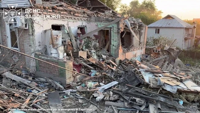 ZaporiÅ¾Å¾ja, attacco russo su edifici residenziali, un morto e diversi feriti