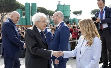 2 giugno, Mattarella all'Altare della Patria. Applausi per Meloni ai Fori imperiali