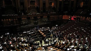 Covid, scoppia la rissa alla Camera