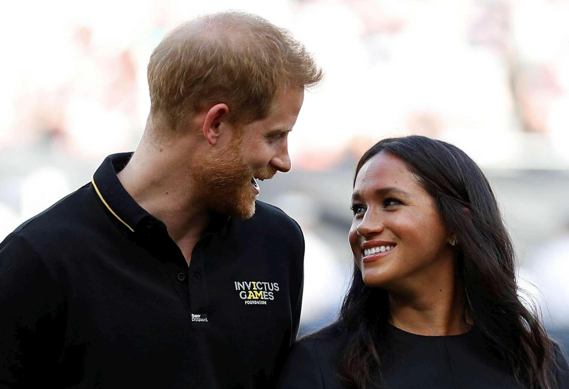 Meghan Markle e il principe Harry frantumano il protocollo sul battesimo del piccolo Archie