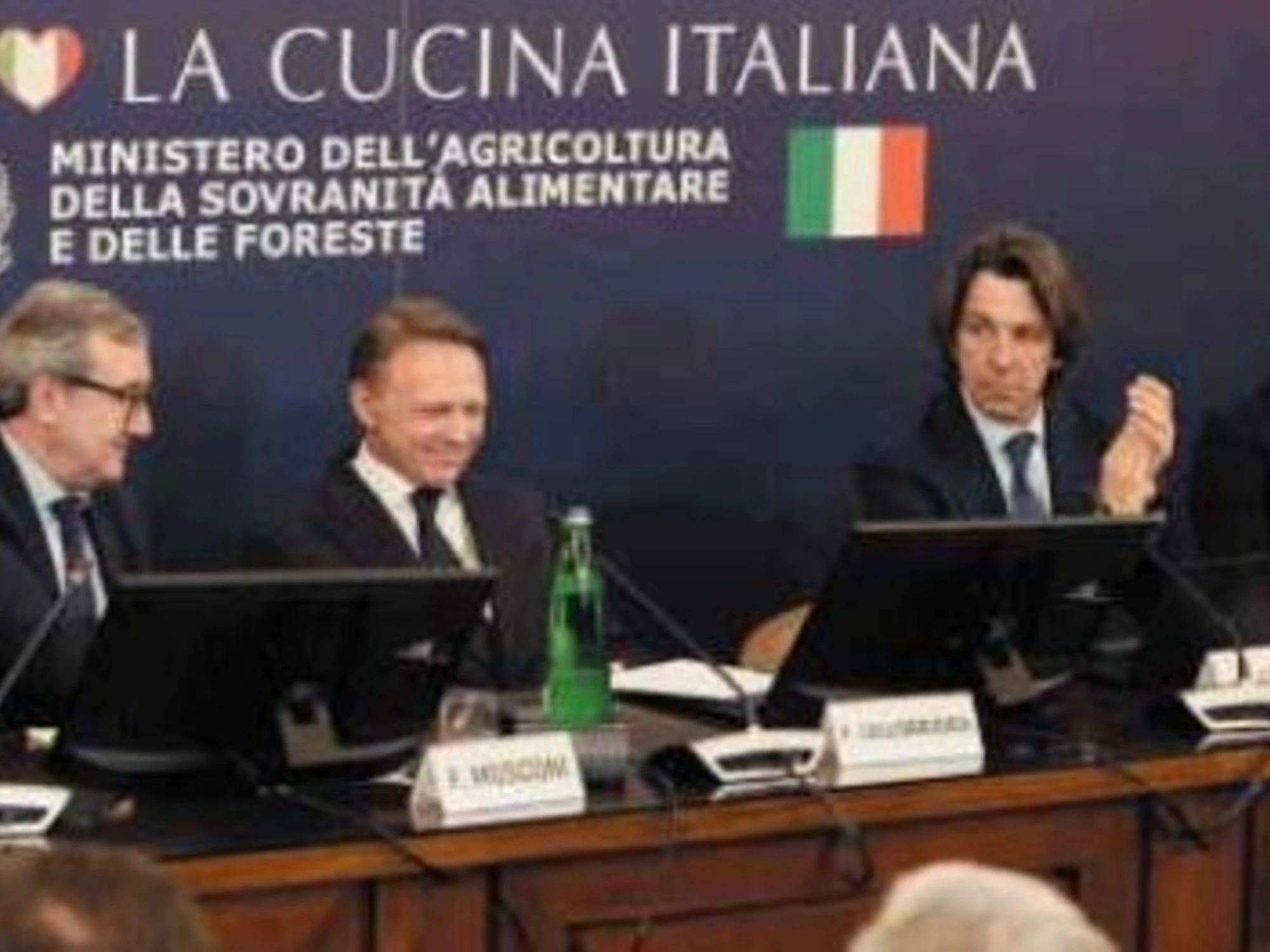 Il manifesto del cibo per celebrare la cucina italiana