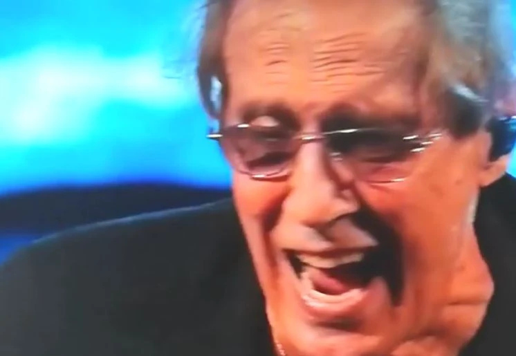 Adrian, Adriano Celentano insulta il pubblico per il flop: "Non avevate capito niente". E lascia lo studio