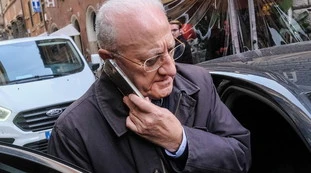 Vincenzo De Luca, siamo alle comiche: vuole querelare Fitto