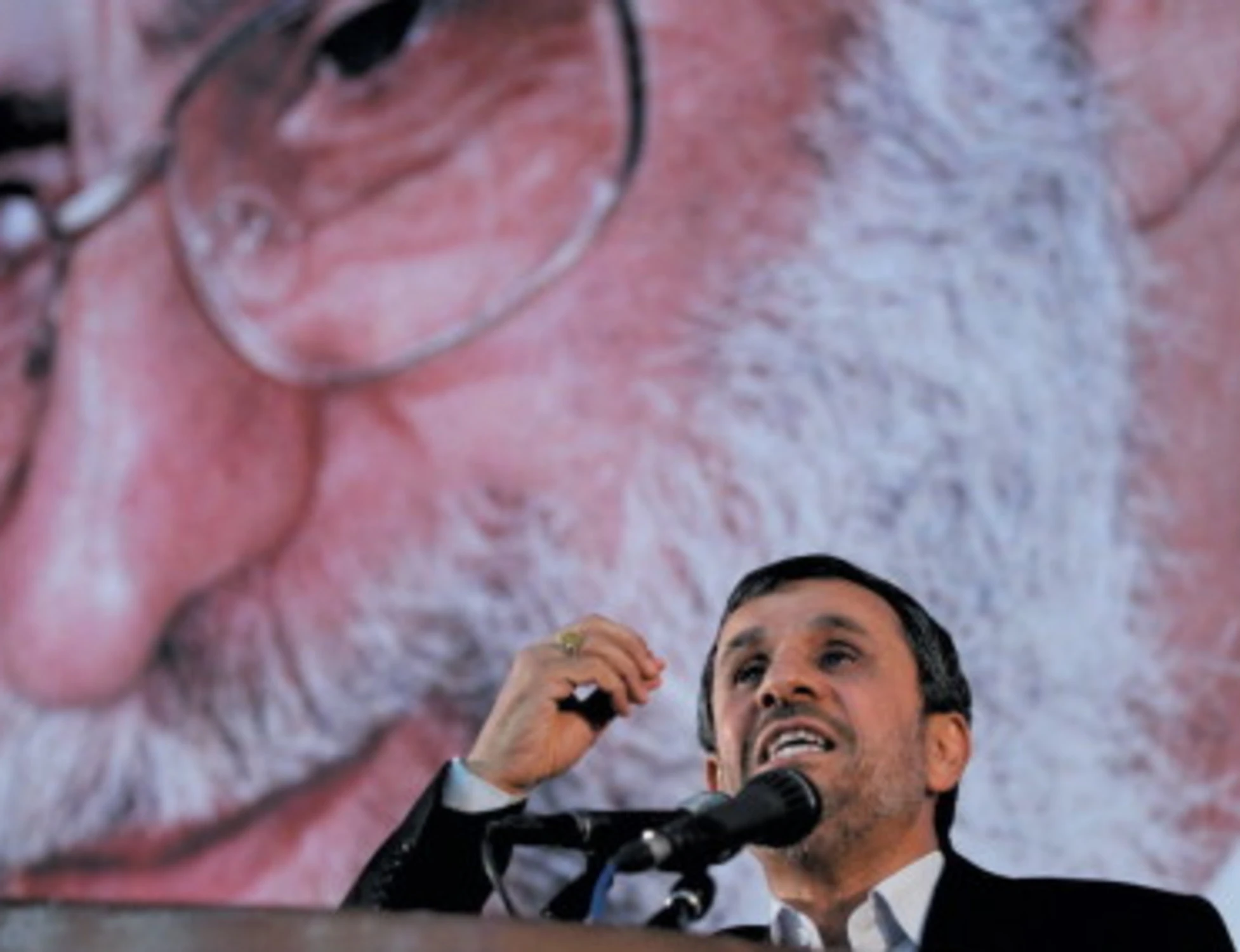Ahmadinejad, altro che scià: ora è ostaggio del regime